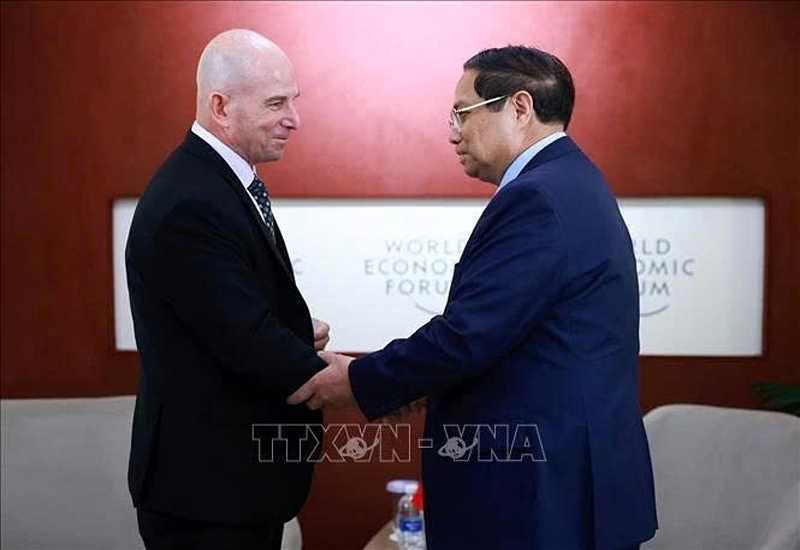 PM urges deeper cooperation with global tech firms
